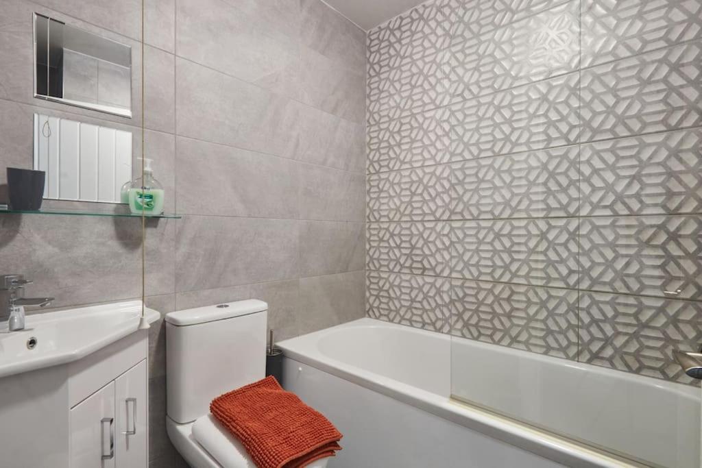شقة Haw Hill House - Modern 4 Bed نورمانتون المظهر الخارجي الصورة